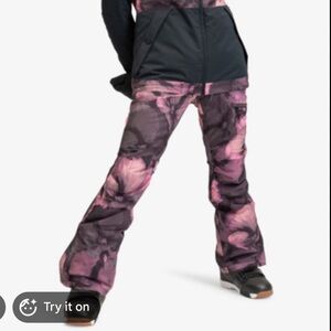 Roxy Nadia in Printed Pants